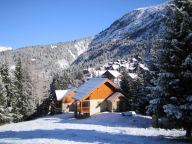 Chalet Le Clos du Pré with a family room-22