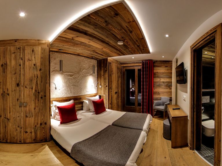Chalet Adelphine with private whirlpool