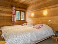 Chalet Les Bucherons with outdoor hot tub-23