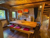 Chalet Les Oisillons with outdoor sauna-7