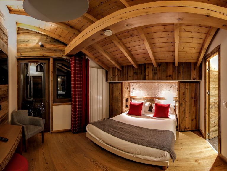 Chalet Adelphine with private whirlpool