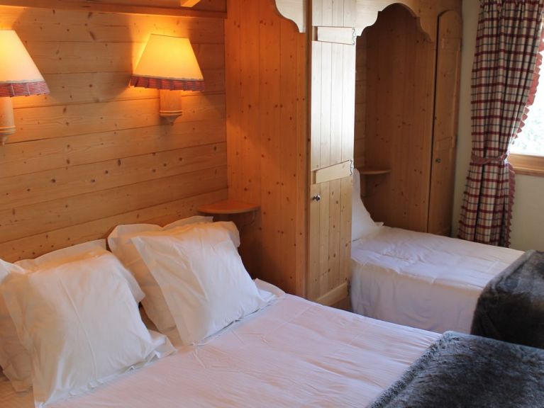 Chalet Adelphine with private whirlpool