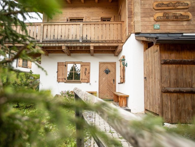 Chalet-apartment Bergfrieden 4-room