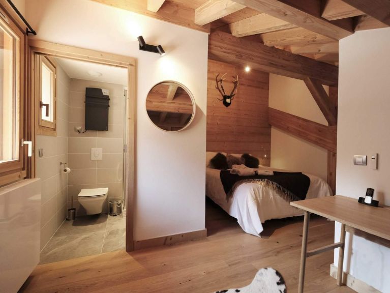 Chalet Caseblanche Lea with wood stove, sauna and whirlpool