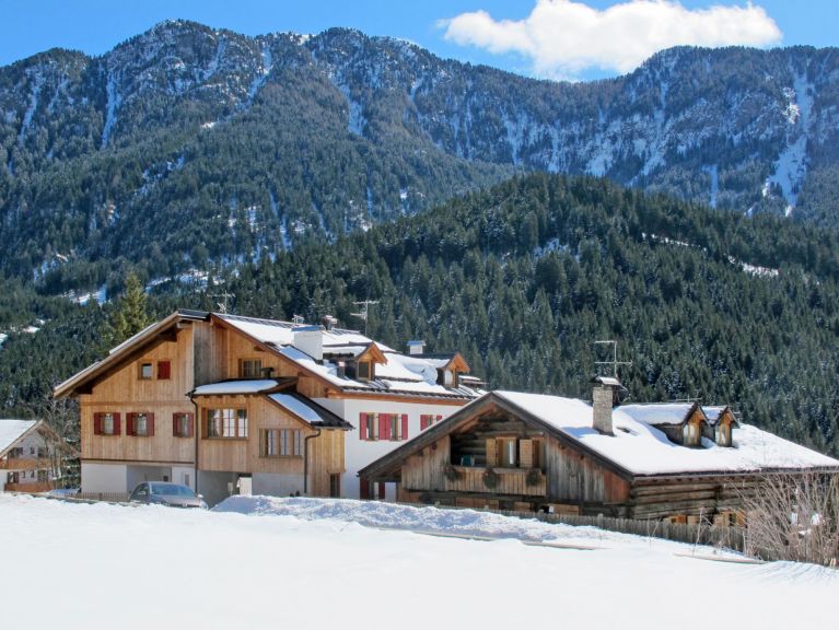 Chalet Mantel