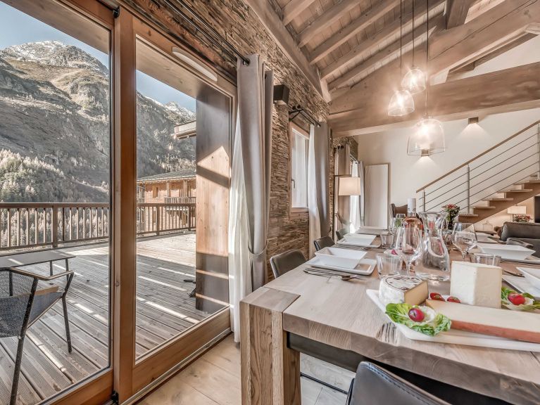 Chalet-apartment Eagle Lodge with whirlpool