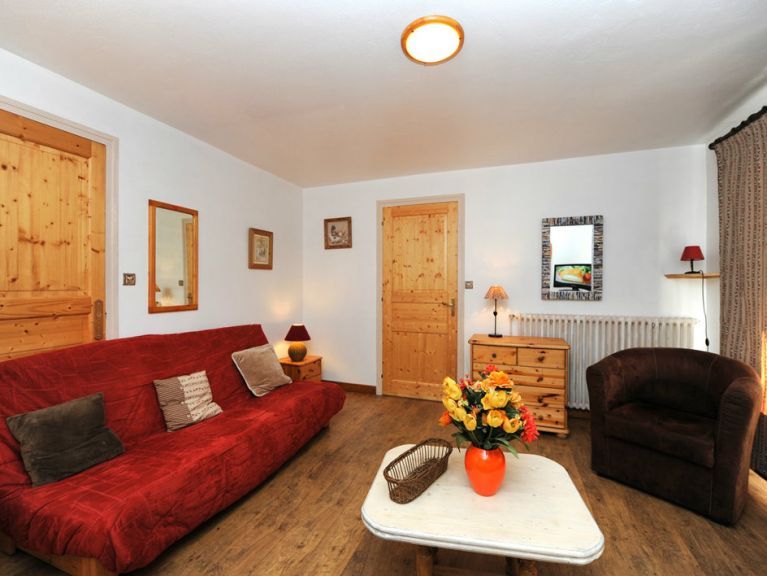 Chalet-apartment Le Genepi combination 4 + 6-8 person apartment