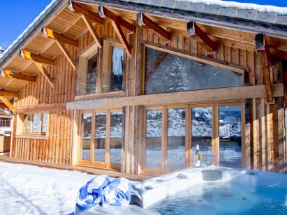 Chalet Les Trois Bonheurs with outdoor whirlpool-1