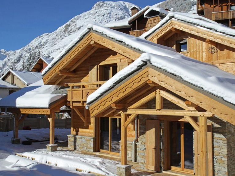 Chalet Le Loup Lodge with private pool and sauna