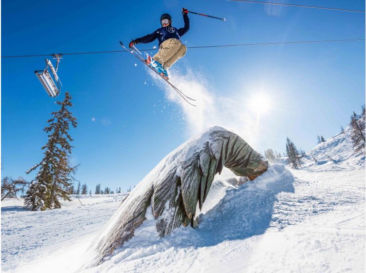Ski village Cosy winter sport destination with vivid après-ski bars-1