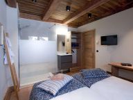 Chalet Le Lys with private pool-9