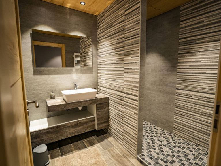 Chalet Entre Vous with outdoor whirlpool