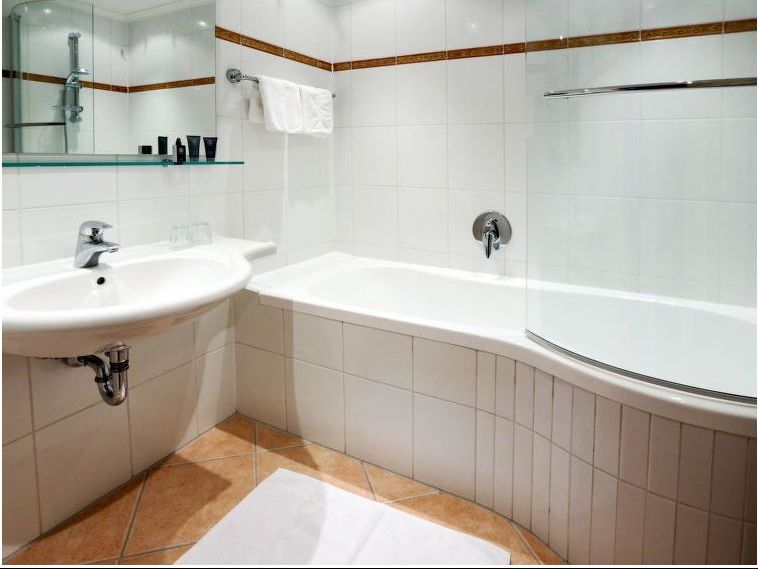 Apartment Glanzer Homes first floor