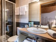 Chalet Lacuzon with private sauna and outdoor whirlpool-10