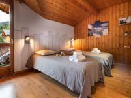 Chalet Lacuzon with private sauna and outdoor whirlpool-11
