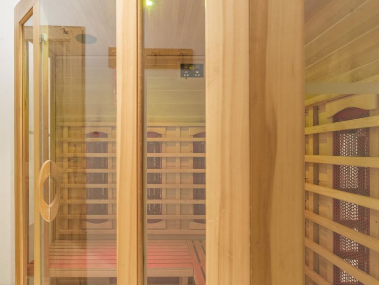 Chalet Balcons Acacia with infrared sauna