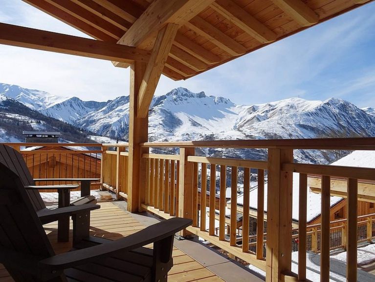 Chalet Caseblanche Peak à Vue with fire place