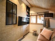 Chalet Le Hameau des Marmottes with family room and sauna-21