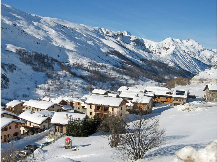 Ski village Characteristic, small winter-sport village nearby Les Menuires-1