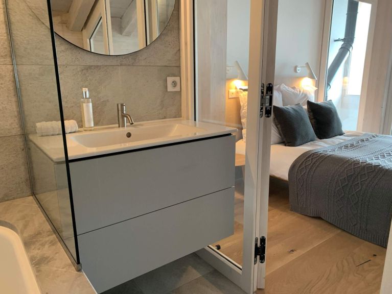 Chalet Caseblanche Retreat with wood burner and sauna