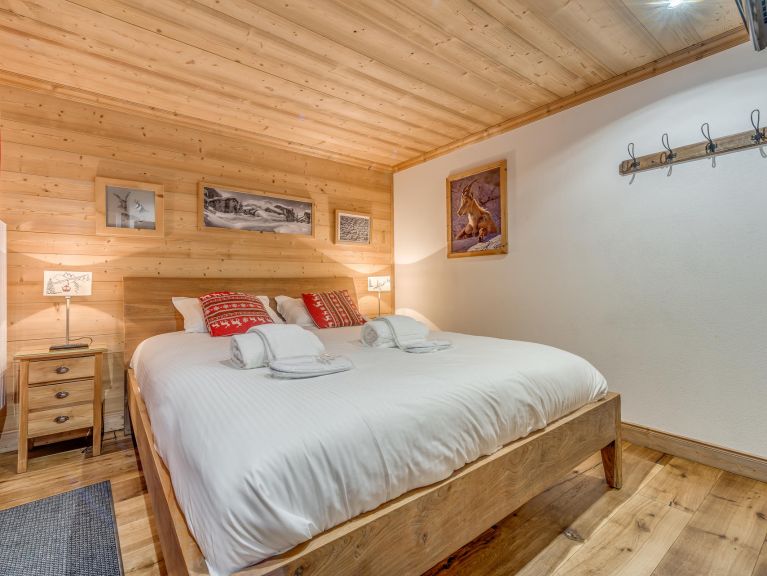 Chalet Zanskar with outdoor whirlpool
