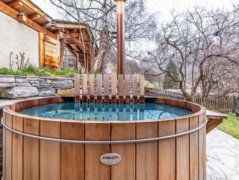 Chalet de Claude with private sauna
