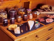 Chalet In de Wolken catering included with sauna and whirlpool bath-5