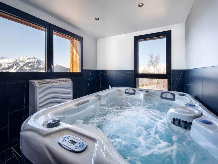Apartment L'Orée du Bois with whirlpool