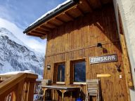 Chalet Zanskar with outdoor whirlpool-36