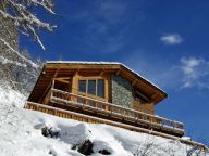 Chalet Zanskar with outdoor whirlpool-38