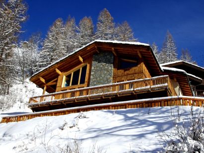 Chalet Zanskar with outdoor whirlpool-1