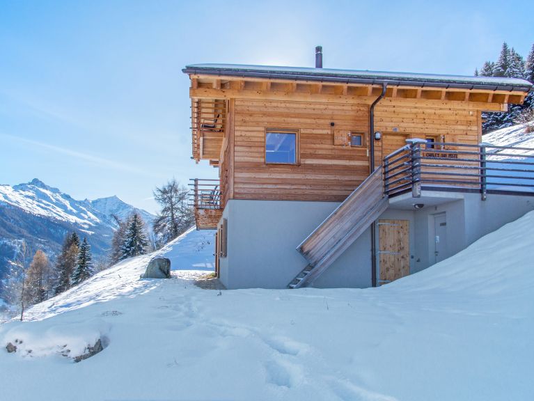 Chalet sur Piste with private sauna