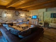 Chalet Les Oisillons with outdoor sauna-4