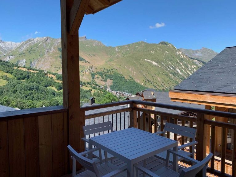 Chalet Caseblanche Retreat with wood burner and sauna