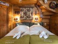 Chalet Le Hameau des Marmottes with family room and sauna-44