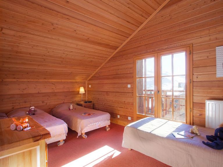 Chalet De l'Altiport Diane with sauna