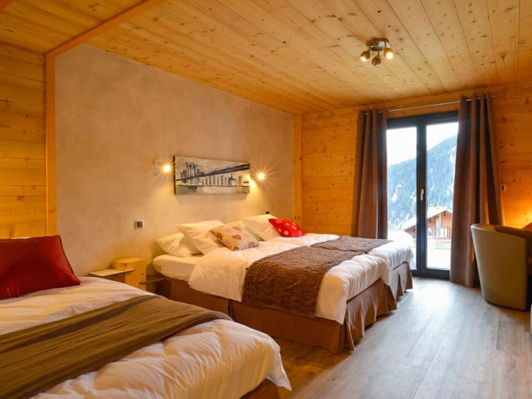 Chalet Les Frasses with private sauna and outdoor whirlpool