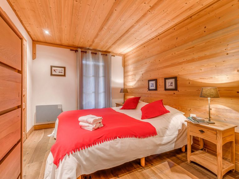 Chalet Whistler with private sauna and outside whirlpool