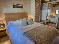 Chalet Les Oisillons with outdoor sauna-16