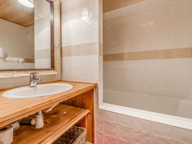 Chalet Whistler with private sauna and outside whirlpool
