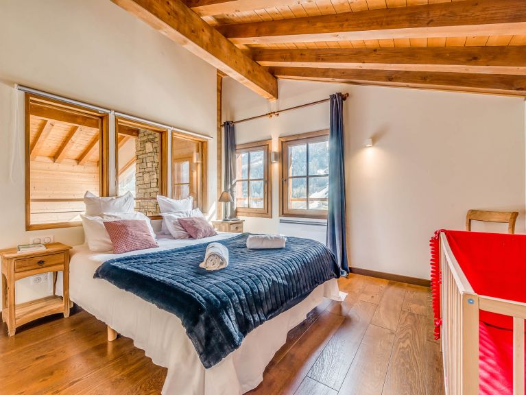Chalet Whistler with private sauna and outside whirlpool