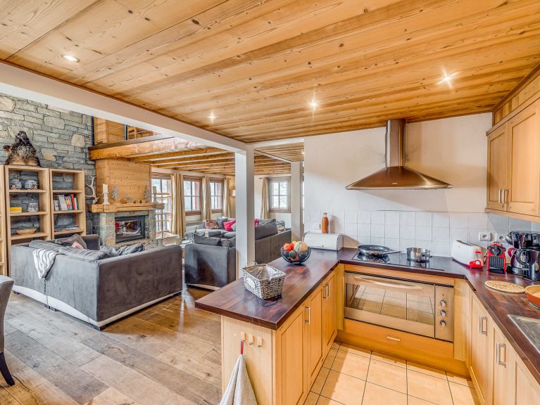 Chalet Whistler with private sauna and outside whirlpool