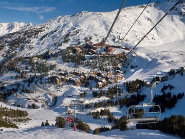 Ski village Arc 2000