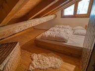 Chalet Les Oisillons with outdoor sauna-17