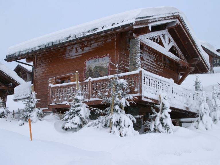 Chalet Le Hameau des Marmottes with family room and sauna