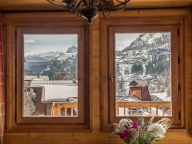 Chalet Zanskar with outdoor whirlpool-7