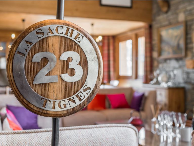 Chalet Zanskar with outdoor whirlpool