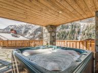 Chalet Zanskar with outdoor whirlpool-3