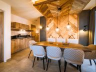 Apartment 24 by Avenida Suite with 2 bedrooms-4