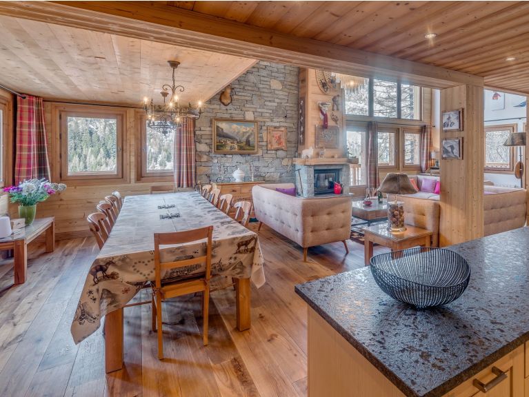 Chalet Zanskar with outdoor whirlpool